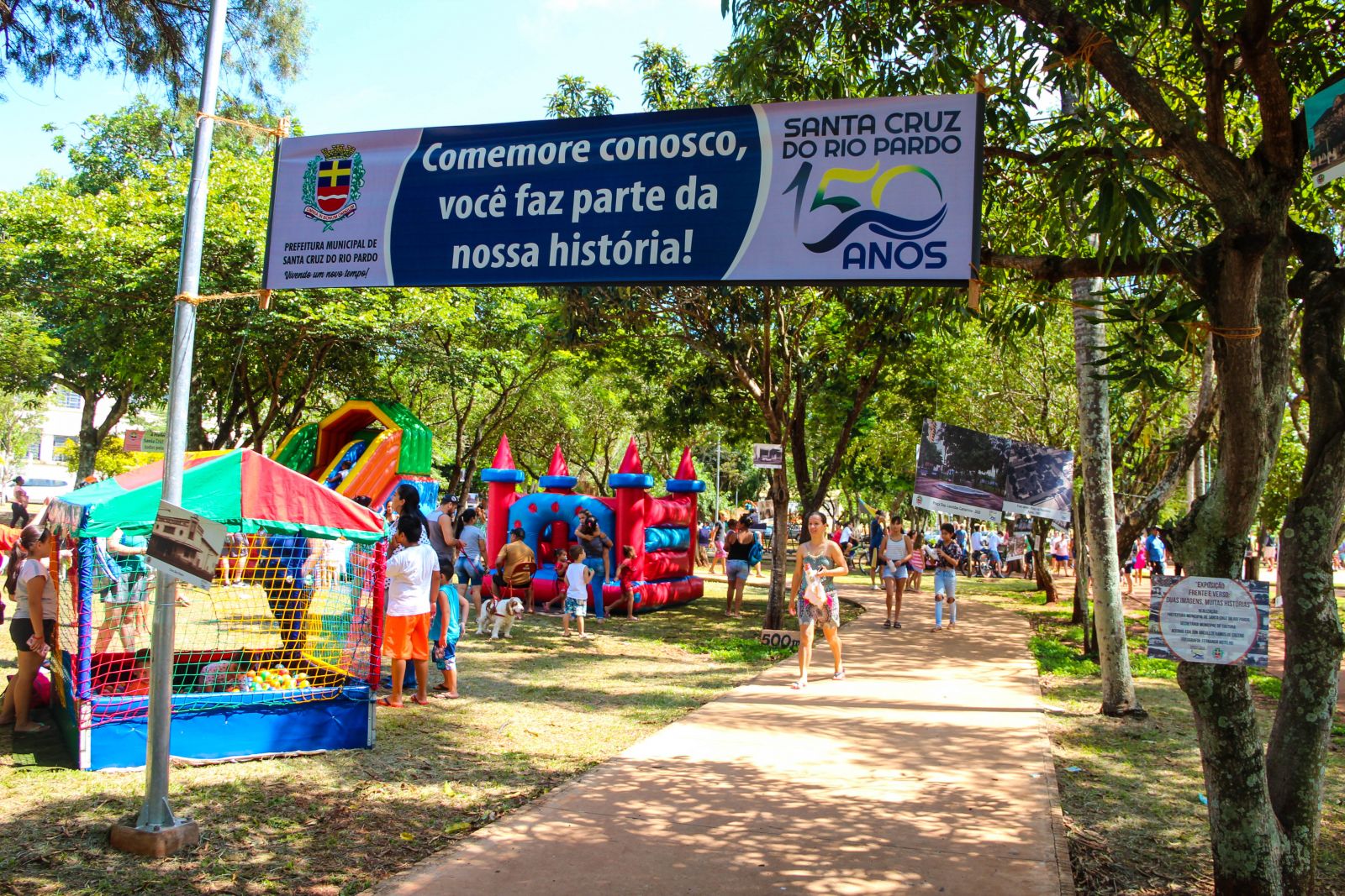 Fundo Jogo De Corrida De Carros No Menu De Exibição Juning Para