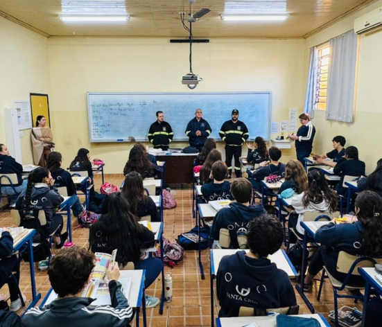 DEMUTRAN leva ações educativas sobre trânsito às escolas durante campanha Maio Amarelo