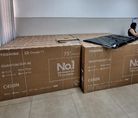 Prefeitura inicia instalação de TVs de 75 polegadas nas salas da Rede Municipal
