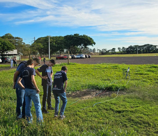 Estudantes da EMEF Profº Arnaldo Moraes Ribeiro realizam lançamentos de foguetes e vivem expectativa por vaga em competição nacional