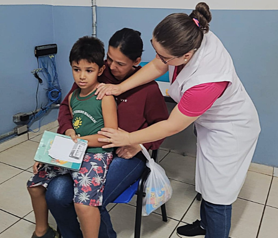 Prefeitura realiza campanha de vacinação nas escolas para crianças entre 5 e 14 anos